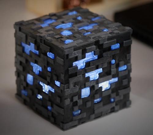 Светильник The Noble Collection Minecraft Фонарь в виде блока алмазной руды NN3724. Фото 1 в описании