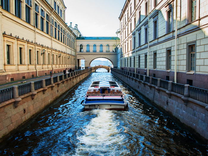 Как выбрать экскурсию на теплоходе по Санкт-Петербургу. ТОП самых популярных прогулок.