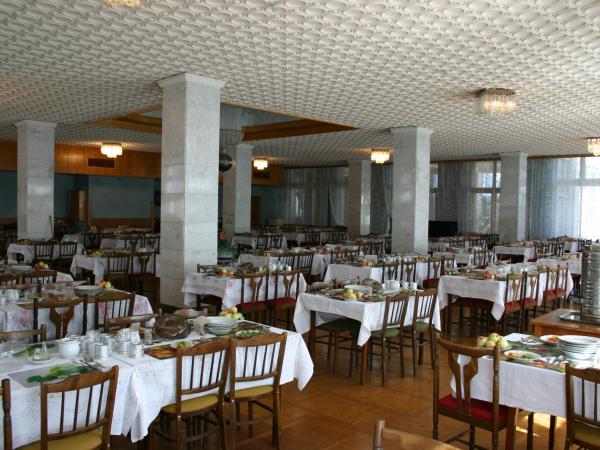hotel_5255_7029_10_stolovaya.jpg?itok=TtBvT5Bp