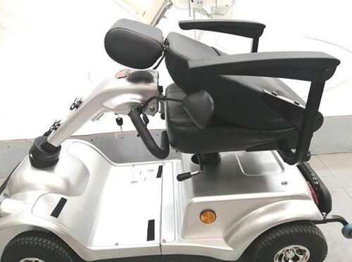 Электрическая кресло-коляска MET Explorer 450