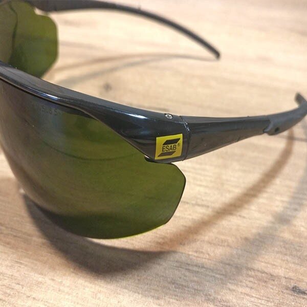 Защитные очки Warrior Spec затемнение DIN 5 от ESAB - фото pic_2e9ea3d41c19a17dacf9fab5411a0fc4_1920x9000_1.jpg