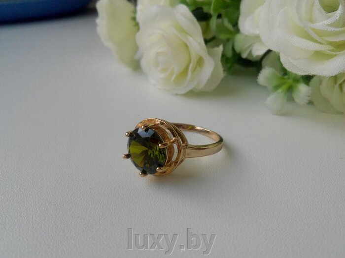 кольцо с зеленым фианитом