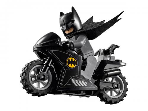 Конструктор Lego DC Super Heroes Мобильная база Бэтмена 743 дет. 76160. Фото 7 в описании